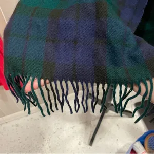 Cute soft fuzzy made in Italy American Eagle plaid scarf fringe navy hunter thumbnail 7