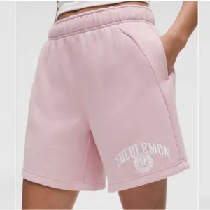 Lululemon Scuba Mid-Rise Oversized Short 7" *Graphic Size XS thumbnail 2