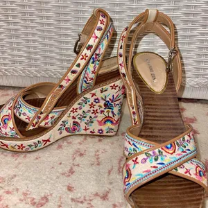 Gianni Bini floral wedges thumbnail 1