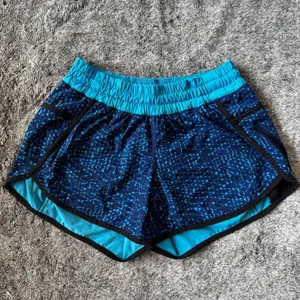 Lululemon Tracker Short III Women’s Size 6 thumbnail 3