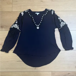 Lucky Brand Floral Embroidered V-Neck Top Navy blue L thumbnail 3