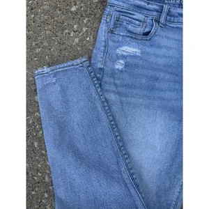 American Eagle Women's Stretch Mom Jeans Straight Leg SZ 4‎ Distressed thumbnail 4