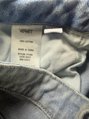Vervet High Rise Light Wash Ripped Straight Leg Jeans 27. Inseam 26in, mid 12in thumbnail 5