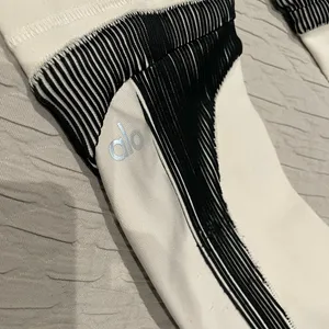 ALO High- Waisted Electric Leggings in Bone / Black SMALL thumbnail 7