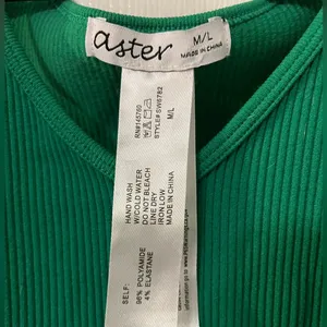 Green Cropped Tank Top Size M thumbnail 3