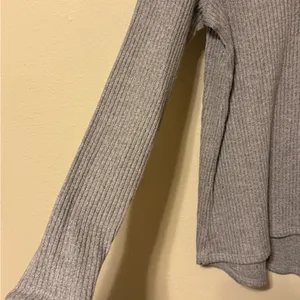 American Eagle Outfitters Heather Gray Long Sleeve Top thumbnail 2