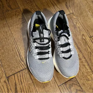 Nike react escape RN flyknit running shoes size 8.5 women’s thumbnail 3