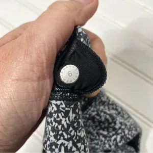 Lululemon Rise and Run Sports Bra Flahsback Static Black White Sz 6 408 thumbnail 2