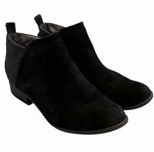 TOMS Black Suede Ankle Boots Block‎ Heel Casual Comfort Shoes Womens Size 8.5 M thumbnail 1