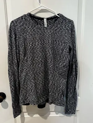 Lululemon Long Sleeve Top thumbnail 1