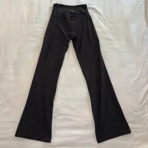 Old Navy Active Powersoft High Rise Slim Boot-Cut Yoga Pants Black Sz. M Pockets thumbnail 7