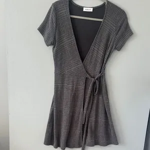 Gilli Women Wrap Dress Gray Plaid Short Sleeve Ribbed V-Neck Small thumbnail 2