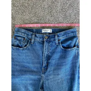 Abercrombie Curve Love 90s Straight Jeans 28/6R Ultra High Rise thumbnail 5