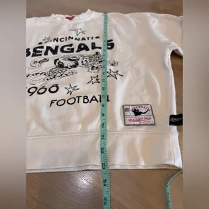 Mitchell & Ness Cincinnati Bengals Throwback Logo 3.0 pullover sweatshirt cream thumbnail 9