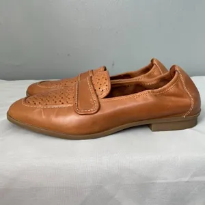 Clarks Collection Lyrical Way Shoe Size 7 Brown Leather Loafers Flats Perforated thumbnail 7