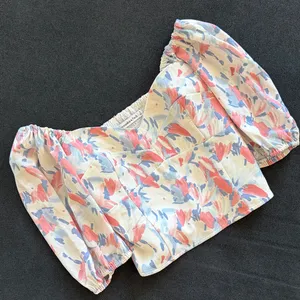 Abercrombie & Fitch Cream Floral Crop Top with Coral & Light Blue Accents thumbnail 1