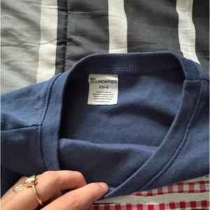 No Boundaries Navy American Flag top thumbnail 3