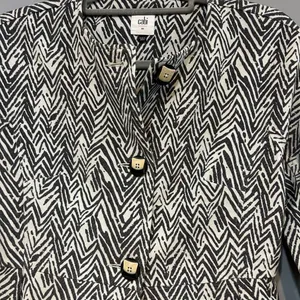 Cabi Zebra Zig Zag‎ Print Topper longline Jacket Black White 3/4 Sleeve XS thumbnail 2