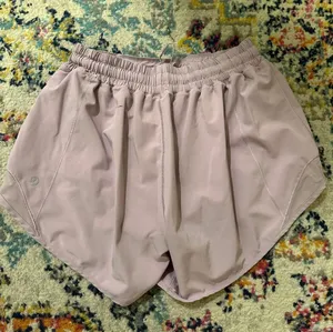 Lululemon Hotty Hot Shorts 4” thumbnail 3