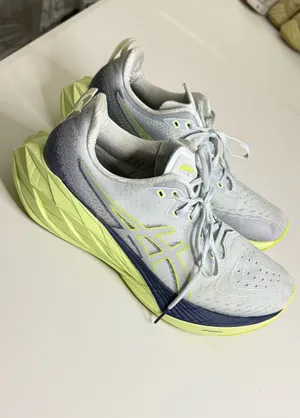 ASICS Running Shoes NOVABLAST 4 Women’s Size 10 thumbnail 1