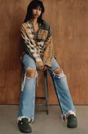 BDG High-Rise Baggy Ripped Jeans thumbnail 10