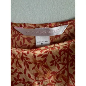 Victorias Secret Satin Tank Top Orange Red Leaf Print Scoop Neck Camisole Medium thumbnail 3