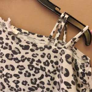 Bini Cheetah Print Strappy Off Shoulder Knit‎ Top Grey Medium thumbnail 4