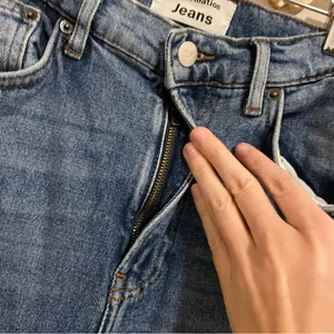 Reformation Liza High Rise Straight Jean in Lanai size 26 thumbnail 6
