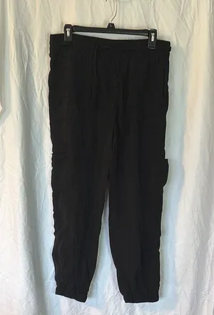 American Eagle Outfitters Black Cargo Pants Relaxed Fit Size Medium thumbnail 1