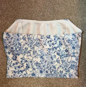 SHEIN Blue/White Floral Cropped Tube Top thumbnail 2