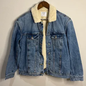 Old Navy Light Wash Sherpa Lined Boyfriend Jean Jacket Size M thumbnail 1