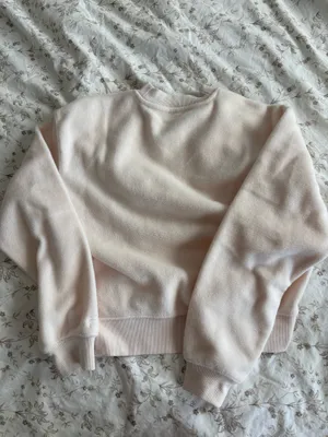 Fuzzy Cream Crewneck Fabletics  thumbnail 3