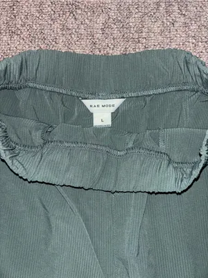 High-Waist Forest Green Women's Shorts with Elastic Waistband thumbnail 3