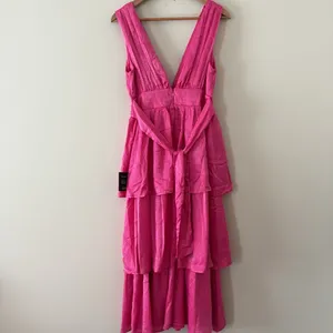 New Lulus Peak‎ Party Vibe Hot Pink Satin Tiered Tie-Back Midi Dress Size S thumbnail 7