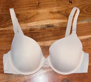 Victoria's Secret Cream Bra 36D lightly lined thumbnail 1