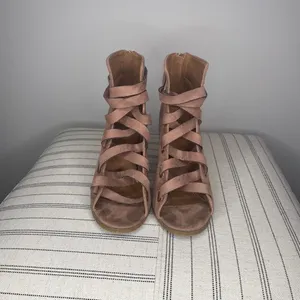 Qupid- Pink Suede Open Toe Heels thumbnail 2