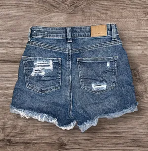 American Eagle Denim Mom Distressed Jean Cuffed Shorts Size 0 thumbnail 2