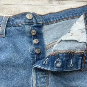Levi’s 501‎ Cutoff Jean Shorts Sz 31 Med Wash Daisy Dukes Button Fly Casual thumbnail 4