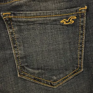 Hollister Pocket Logo Low Rise 3” Advanced Stretch Jean Shorts thumbnail 6