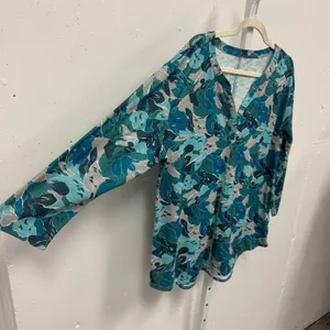 L.L. Bean Women's XL Blue Green Abstract Camo Print V-Neck Long Sleeve Top thumbnail 3