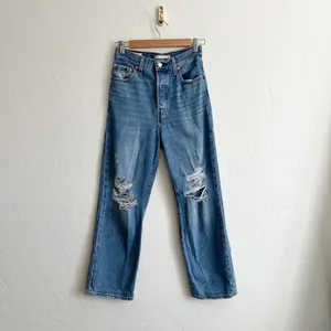 Levi's | Ribcage Straight Ankle‎ Distressed Knee Jeans in Blue size 25 thumbnail 2