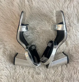 PrettyLittleThing SILVER METALLIC THICK STRAP BLOCK HEELED SANDALS NWT - SIZE 8 thumbnail 9