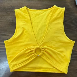 Shein XS v neck crop top thumbnail 1