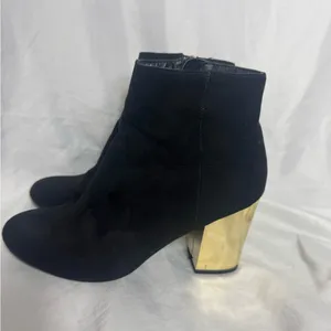 Steve Madden ankle suede black booties with gold heel size 7 thumbnail 4