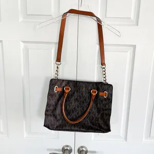 Michael Kors Hamilton Large East West Monogram Shoulder Tote thumbnail 11
