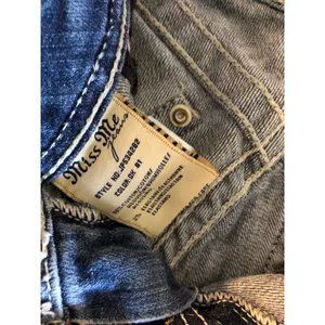 Miss Me blue denim embellished embroidered bootcut jeans Size 27 thumbnail 4