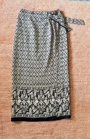 Abria Italian Fabric Black Ivory Floral Print Wrap Midi Skirt One Size thumbnail 1