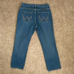 Women’s Wranglers size 11/12 x 30 thumbnail 2