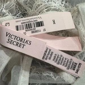 NEW Victoria’s Secret Low Cut Demi Lace Bra Women’s 34C thumbnail 2
