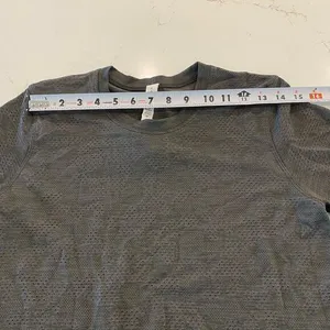 Lululemon Gray Long Sleeve Workout Top Shirt Size‎ 6 thumbnail 8
